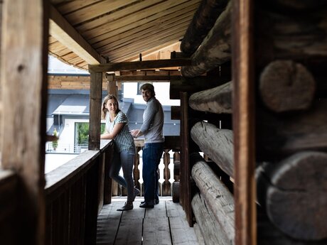 Robine Lievaart und Simone Juen von Hanni's Haus Umbau denkmalgeschütztes Haus in Serfaus-Fiss-Ladis in Tirol Sun Days Magazin | © Serfaus-Fiss-Ladis Marketing GmbH | Rene Raggl