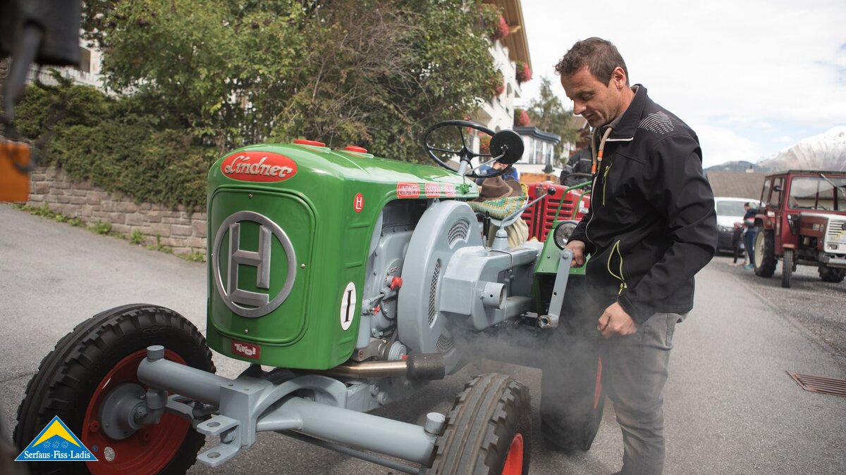 Dorfrunde beim Oldtimer-Traktortreffen im Familiengebiet Serfaus-Fiss-Ladis | © Serfaus-Fiss-Ladis Marketing GmbH | Andreas Kirschner