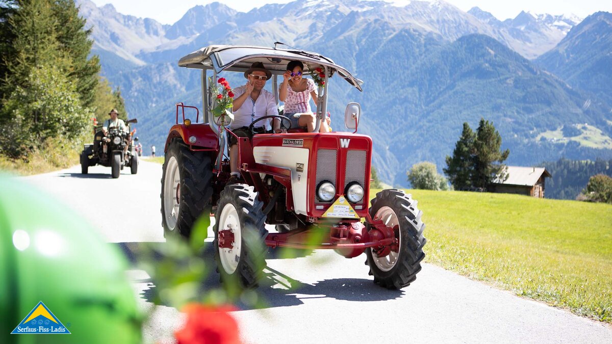 Traktor im Herbst in den Tiroler Bergen in SFL | © Serfaus-Fiss-Ladis Marketing GmbH | Andreas Kirschner