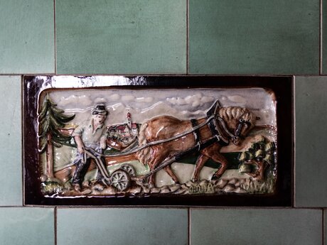 Detail alter Holzofen mit türkisen Kacheln Bauernstube in Serfaus-Fiss-Ladis in Tirol | © Serfaus-Fiss-Ladis Marketing GmbH | Rene Raggl