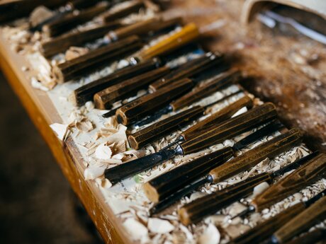 Fisser Blochziehen Siegfried Krismer Meister der Masken Blog Serfaus-Fiss-Ladis Tirol | © Serfaus-Fiss-Ladis Marketing GmbH | Rene Raggl