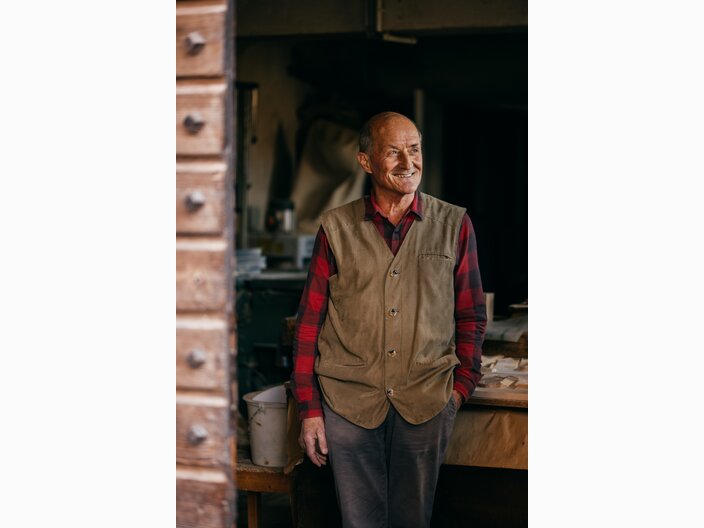 Siegfried Krismer in seiner Werkstatt in Fiss in Tirol | © Serfaus-Fiss-Ladis Marketing GmbH | Rene Raggl