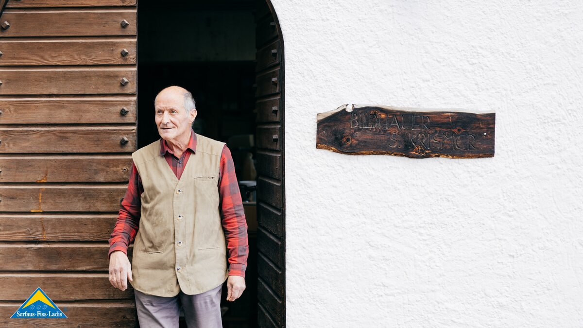 Schnitzer und Bildhauer Siegfried Krismer aus Fiss in Tirol | © Serfaus-Fiss-Ladis Marketing GmbH | Rene Raggl