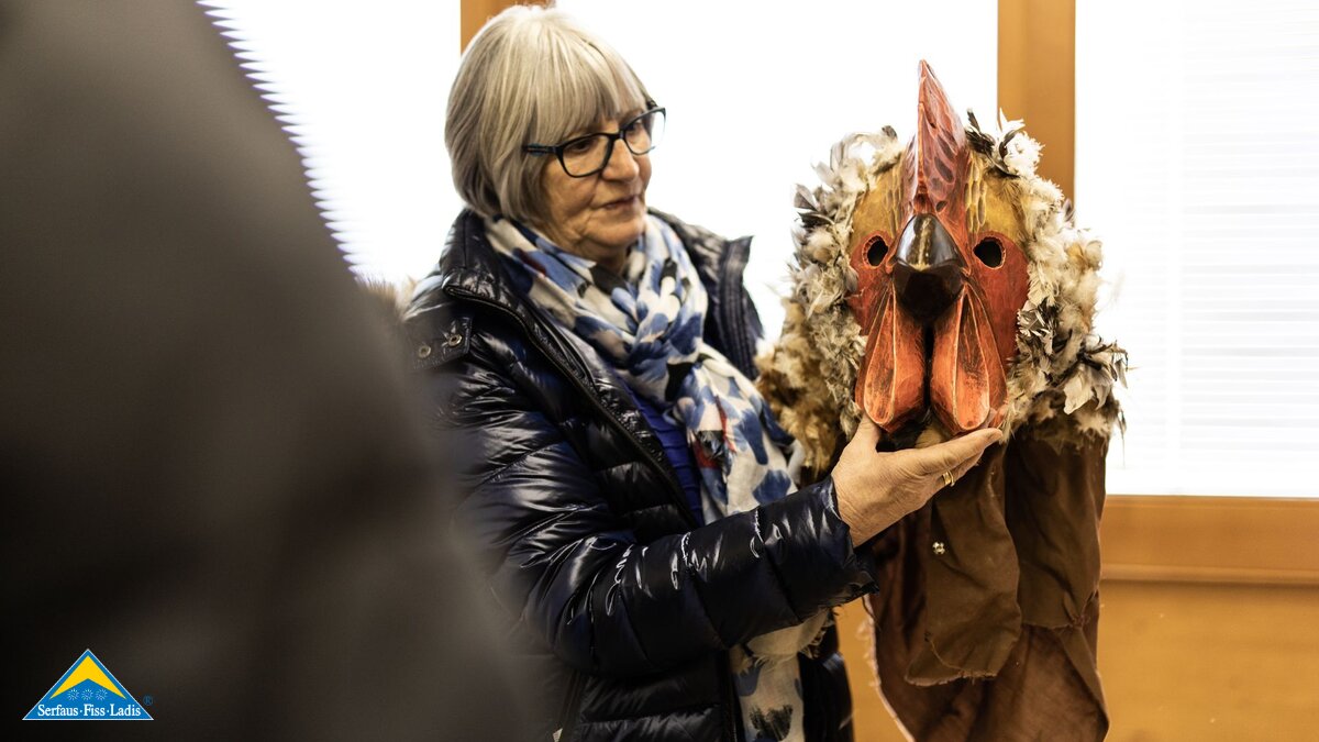 Zita Rietzler mit dem Giggeler Kostüm vom Fisser Blochziehen | © Serfaus-Fiss-Ladis Marketing GmbH | Rene Raggl