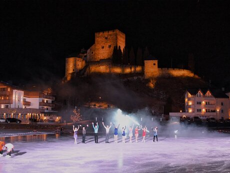 Das waren die Nachwuchsläufer:innen vom Tiroler Eislaufverband, die ihr Können bei Magic Ladis unter Beweis gestellt haben.  | © Fotosveet