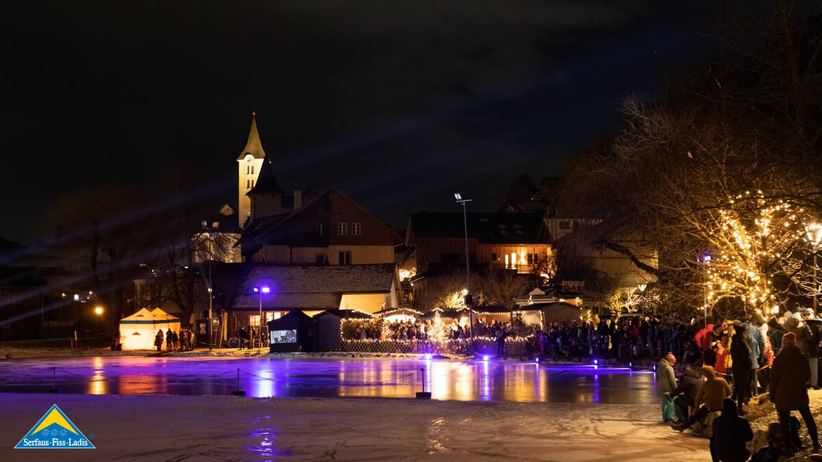 Der Eislaufplatz am Lader Weiher wurde für Magic Ladis zur Showbühne.  | © Serfaus-Fiss-Ladis Marketing GmbH I Andreas Kirschner