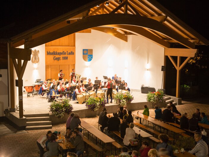 Bei der Romantischen Sommernacht in Ladis findet ein Konzert der Musikkapelle Ladis statt | © Serfaus-Fiss-Ladis Marketing GmbH | Andreas Kirschner