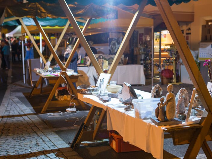 Marktstände bei der Romantischen Sommernacht in Ladis in Tirol | © Serfaus-Fiss-Ladis Marketing GmbH | Andreas Kirschner