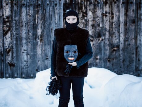 Maske und Kostüm eines Mohrele beim Kinderblochziehen in Fiss Tirol Österreich | © Serfaus-Fiss-Ladis Marketing GmbH | Rene Raggl