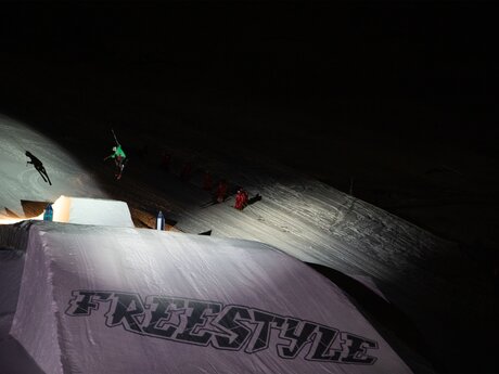 Das Freestyle-Team Serfaus Fiss Ladis im Einsatz bei der Adventure Night Serfaus | © Serfaus-Fiss-Ladis Marketing GmbH | Fabian Schirgi