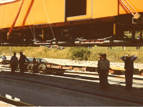 Einhebung des U-Bahn Wagen in Serfaus Fiss Ladis in Tirol | © Seilbahn Komperdell GmbH