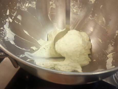 Die Masse für das Dessert wird verarbeitet | © Serfaus Fiss Ladis