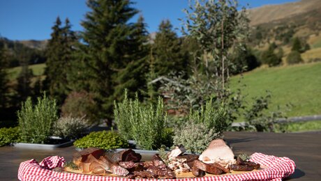 Leithes Feinstes sind hausgemachte Selchwaren aus Serfaus-Fiss-Ladis in Österreich | © Andreas Kirschner