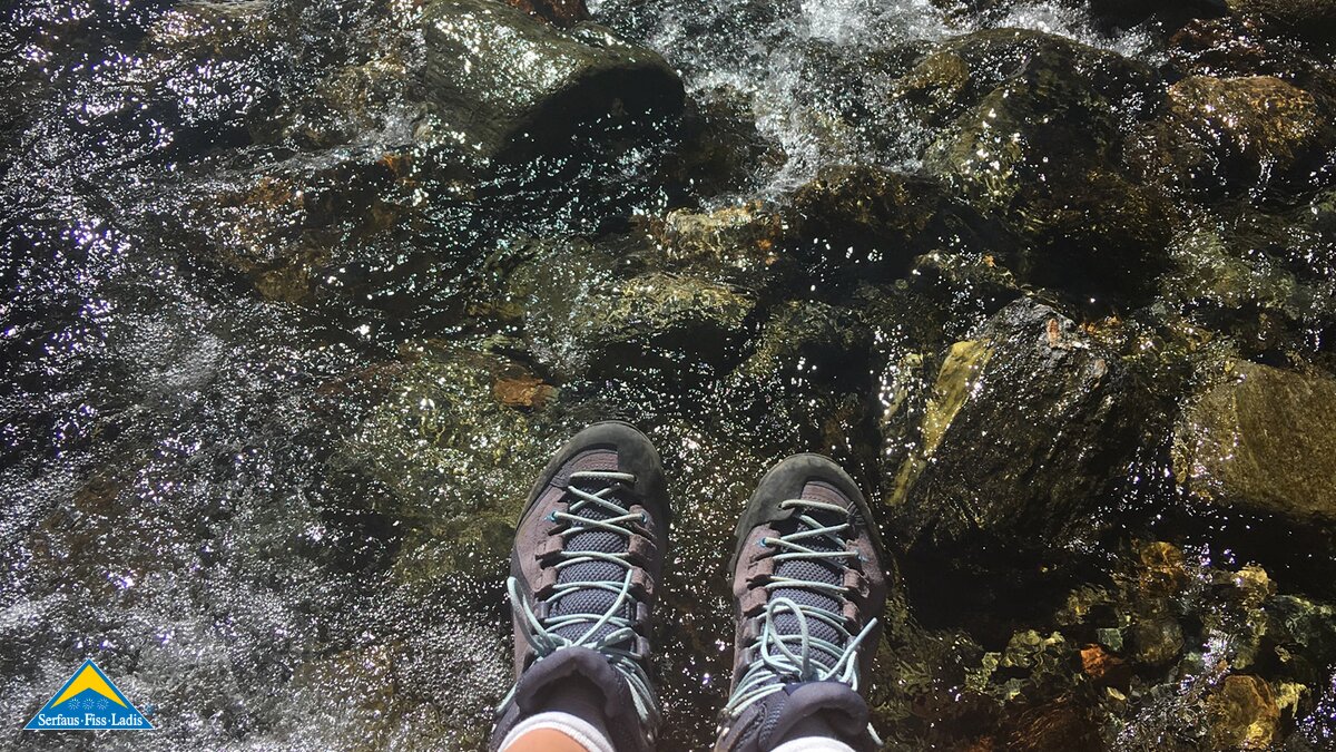 Eine Wanderrast am Bach im Urgtal in Serfaus Fiss Ladis in Österreich | © Serfaus-Fiss-Ladis