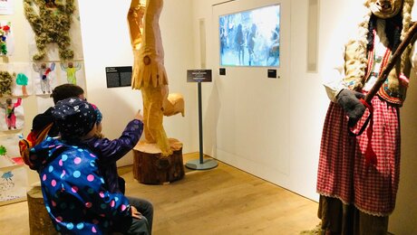 Informationen zum traditionellen Fisser Blochziehen im Museum von s'Paules und s'Seppls Haus in Tirol | © Serfaus-Fiss-Ladis