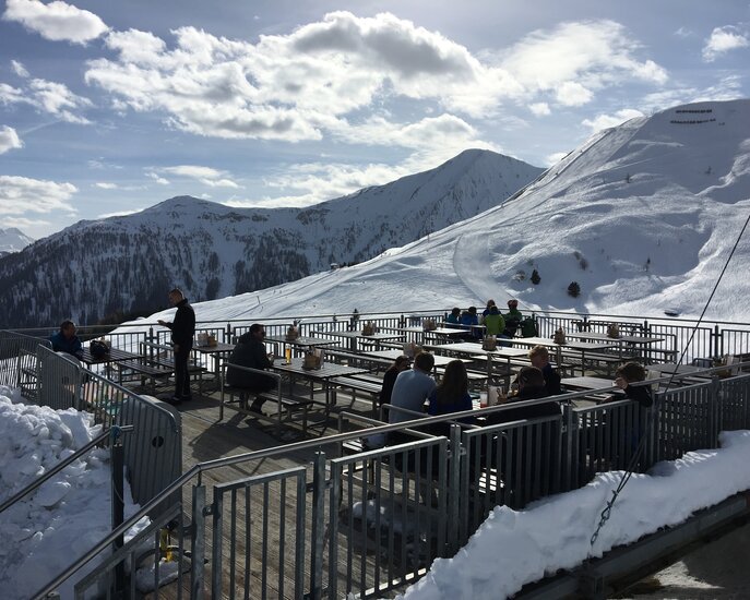 Das Essen im Skigebiet Serfaus-Fiss-Ladis in der Sonne genießen | © Serfaus-Fiss-Ladis