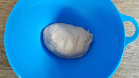 Teig für die Buchteln aus Serfaus Fiss Ladis Tirol Österreich | © Serfaus-Fiss-Ladis