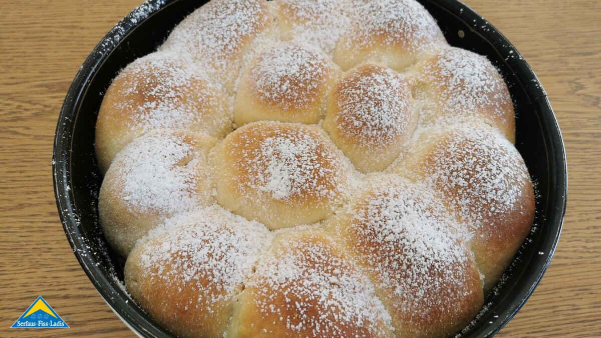 Buchteln sind eine Süßspeise aus Österreich und werden auch in Serfaus Fiss Ladis in Tirol serviert | © Serfaus-Fiss-Ladis