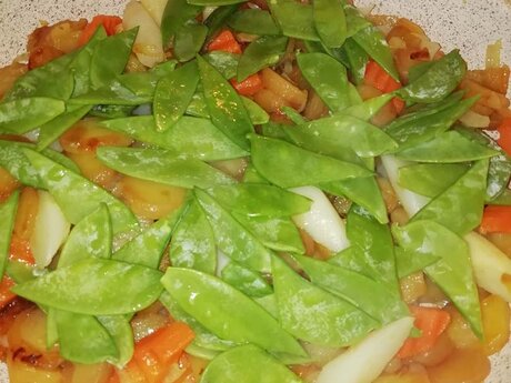 Frühlingsgröstl mit Lachs und Limonisauce von Küchenchef Mike vom Restaurant Leithe Wirt aus Serfaus-Fiss-Ladis in Tirol Österreich | © Serfaus-Fiss-Ladis