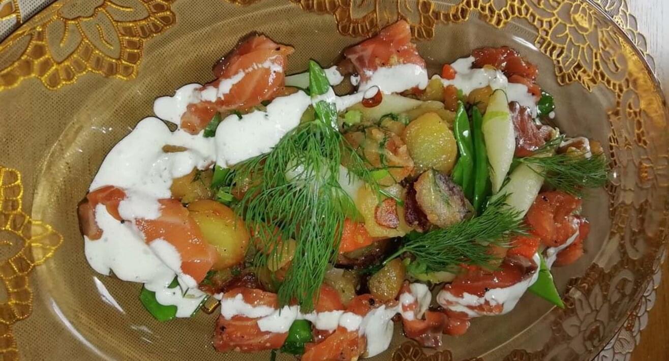 Frühlingsgröstl mit Lachs und Limonisauce von Küchenchef Mike vom Restaurant Leithe Wirt aus Serfaus-Fiss-Ladis in Tirol Österreich | © Serfaus-Fiss-Ladis