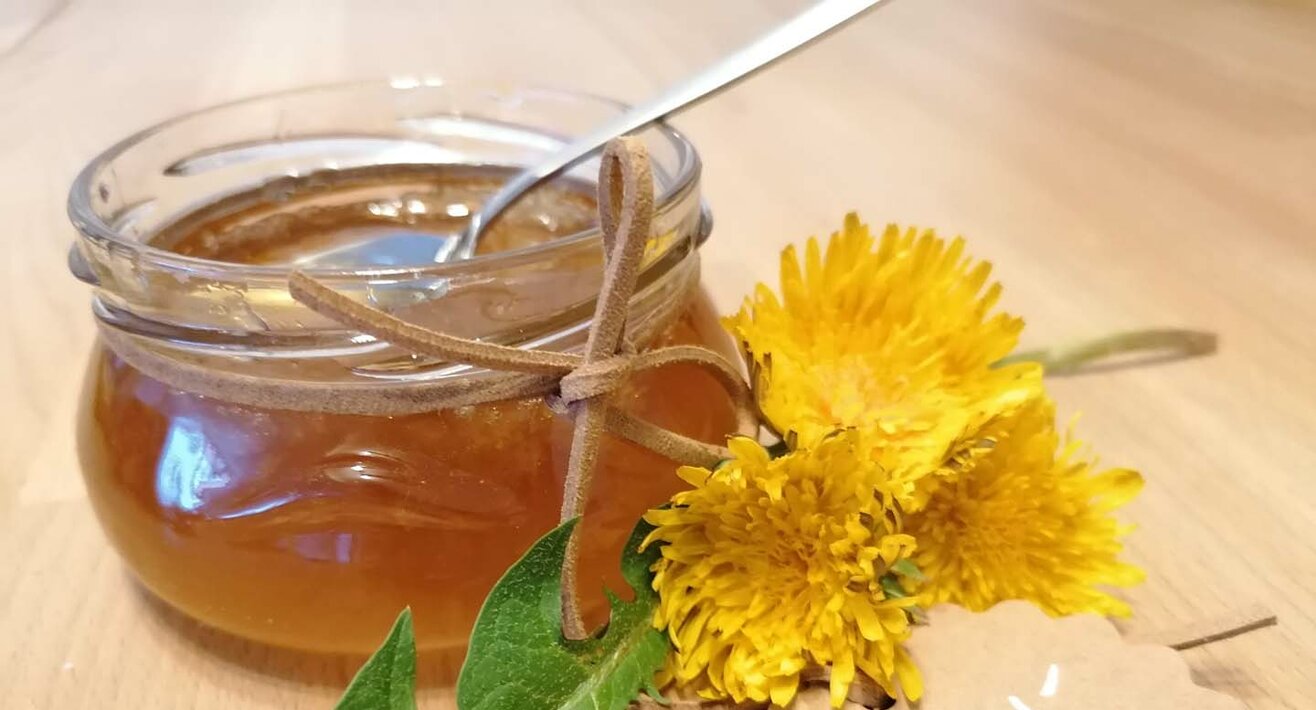 Rezept für Löwenzahnsirup aus der Familienregion Serfaus-Fiss-Ladis in Tirol in Österreich | © Serfaus-Fiss-Ladis