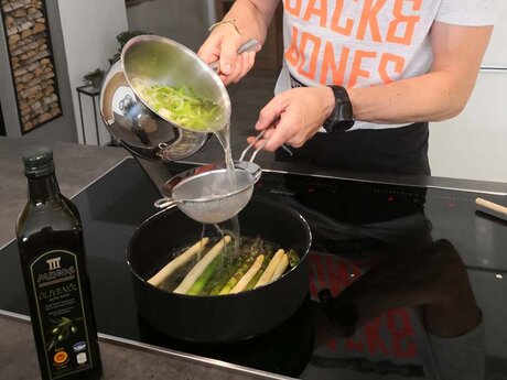 Auch in der familienfreundlichen Urlaubsregion Serfaus-Fiss-Ladis in Tirol kommt regionaler Spargel auf den Teller | © Serfaus-Fiss-Ladis