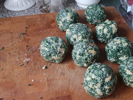 Die Tiroler Familienregion Serfaus-Fiss-Ladis verwöhnt Gäste mit diversen regionalen Knödelvariationen | © Serfaus-Fiss-Ladis