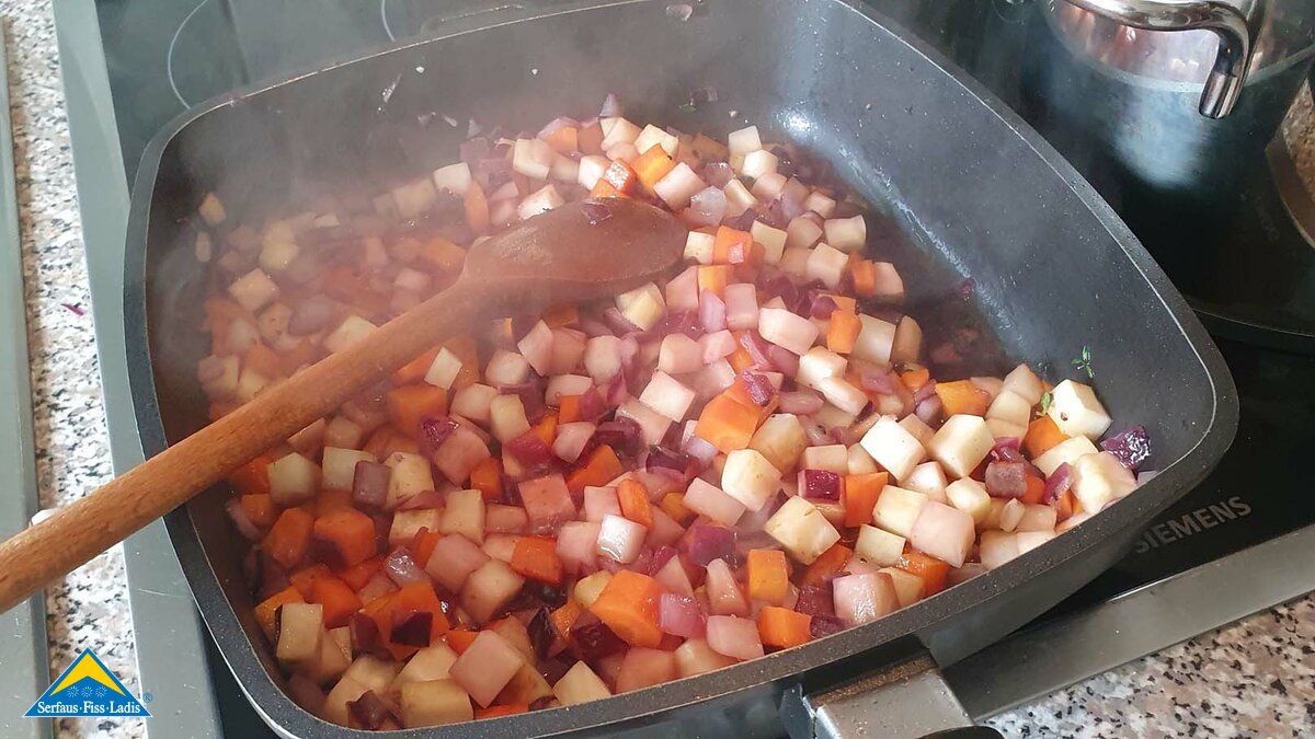 In der familienfreundlichen Genussregion Serfaus-Fiss-Ladis in Tirol werden stetes regionales Gemüse, Kräuter und Fleisch verarbeitet | © Serfaus-Fiss-Ladis