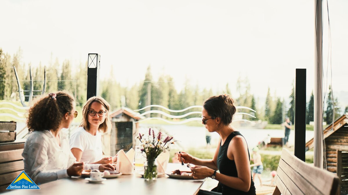 Letzte Station der Kulinarik-Wanderung in Serfaus-Fiss-Ladis ist die Seealm Hög direkt beim Erlebnispark Hög | © christianwaldegger.com
