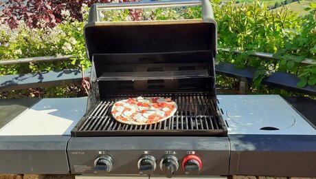 In der Familienregion Serfaus-Fiss-Ladis in Tirol gibt es im Restaurant Lassida und im Familienrestaurant Sonnenburg Pizzen direkt aus dem Steinofen | © Serfaus-Fiss-Ladis