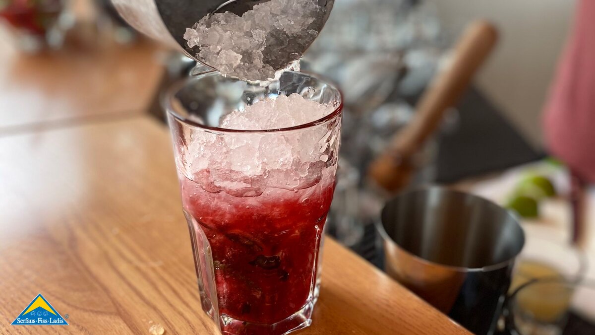 Getränk mit Preiselbeerlikör Rezepttipp Serfaus-Fiss-Ladis Blog | © Serfaus-Fiss-Ladis