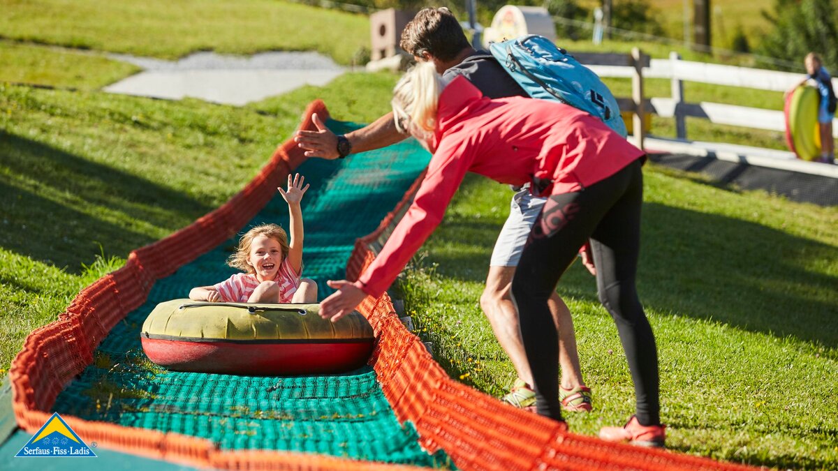 Tubingbahn im Sommer-Funpark Fiss in der Familienurlaubsregion Serfaus-Fiss-Ladis in Tirol | © christianwaldegger.com