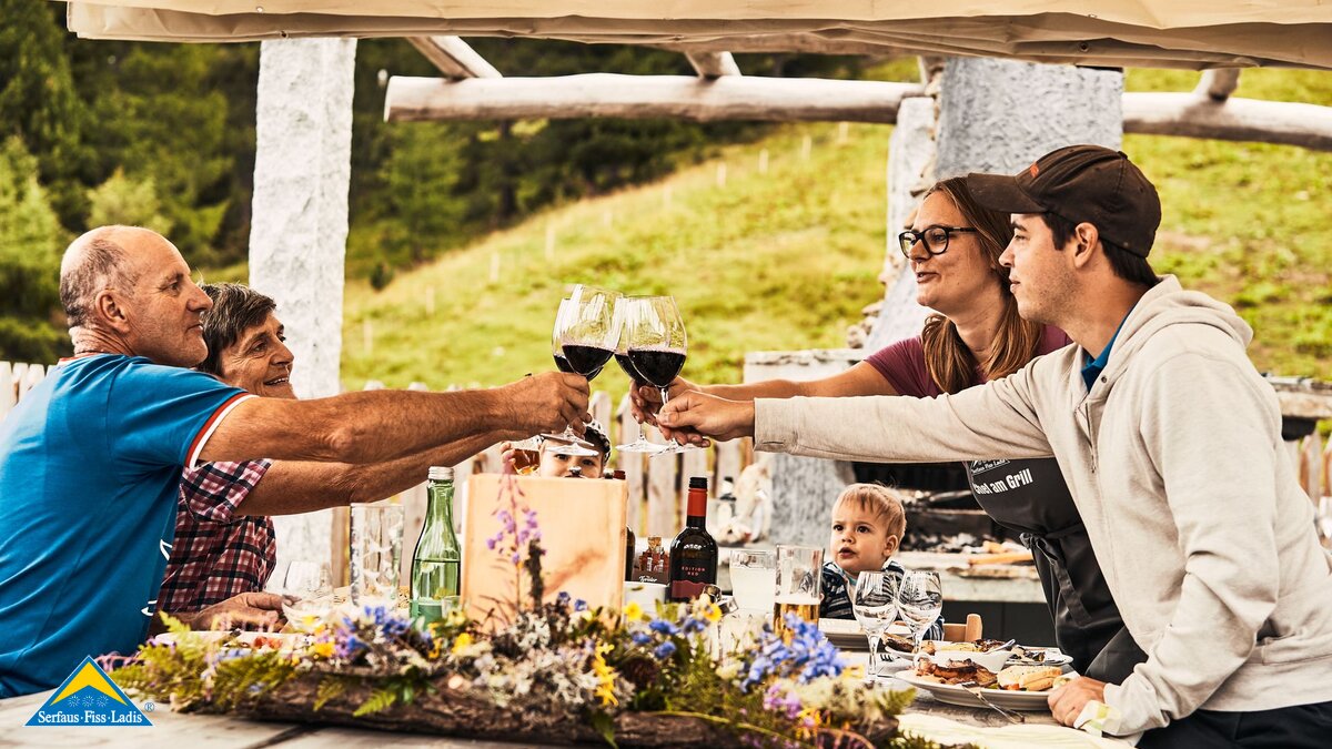 Grillen unter freiem Himmel in der Natur Familienregion Serfaus-Fiss-Ladis | © christianwaldegger.com