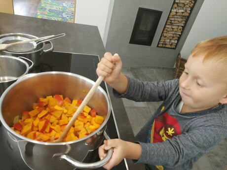 Rezepttipp Blog Serfaus-Fiss-Ladis Philipp Kaschutnig kocht mit Sohn Paul  | © Serfaus-Fiss-Ladis