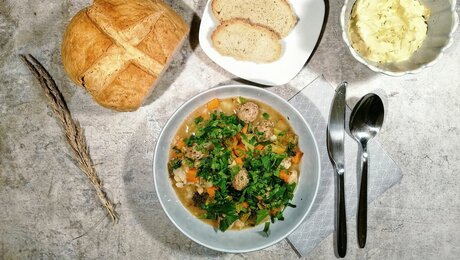 Schneller Eintopf mit Blumenkohl, Wirsing, Rettich, Hackfleisch Anleitung im Blog Serfaus-Fiss-Ladis | © Serfaus-Fiss-Ladis