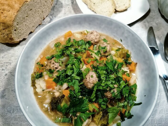 Rezepttipp November Eintopf Familienregion Serfaus-Fiss-Ladis | © Butter mit Kürbiskernöl und Sahnekren