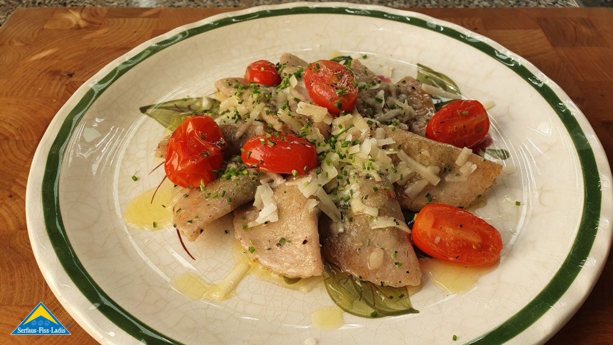 Tiroler Hausmannskost Bergrestaurants im Skigebiet Serfaus-Fiss-Ladis Sportalm am Komperdell Schlutzkrapfen mit Graukäse | © Serfaus-Fiss-Ladis Marketing GmbH