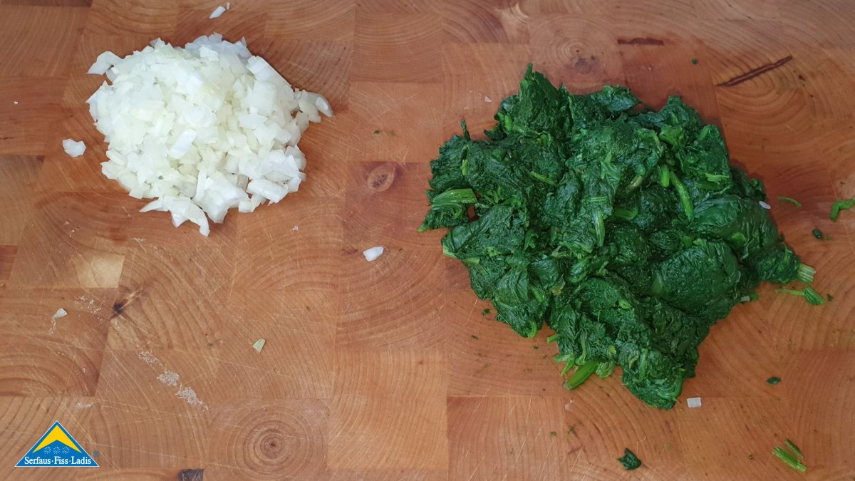 Füllung Schlutzkrapfen Teigtaschen Österreichische Küche Tiroler Hausmannskost Bergrestaurant Sportalm Familienregion Serfaus-Fiss-Ladis | © Serfaus-Fiss-Ladis Marketing GmbH