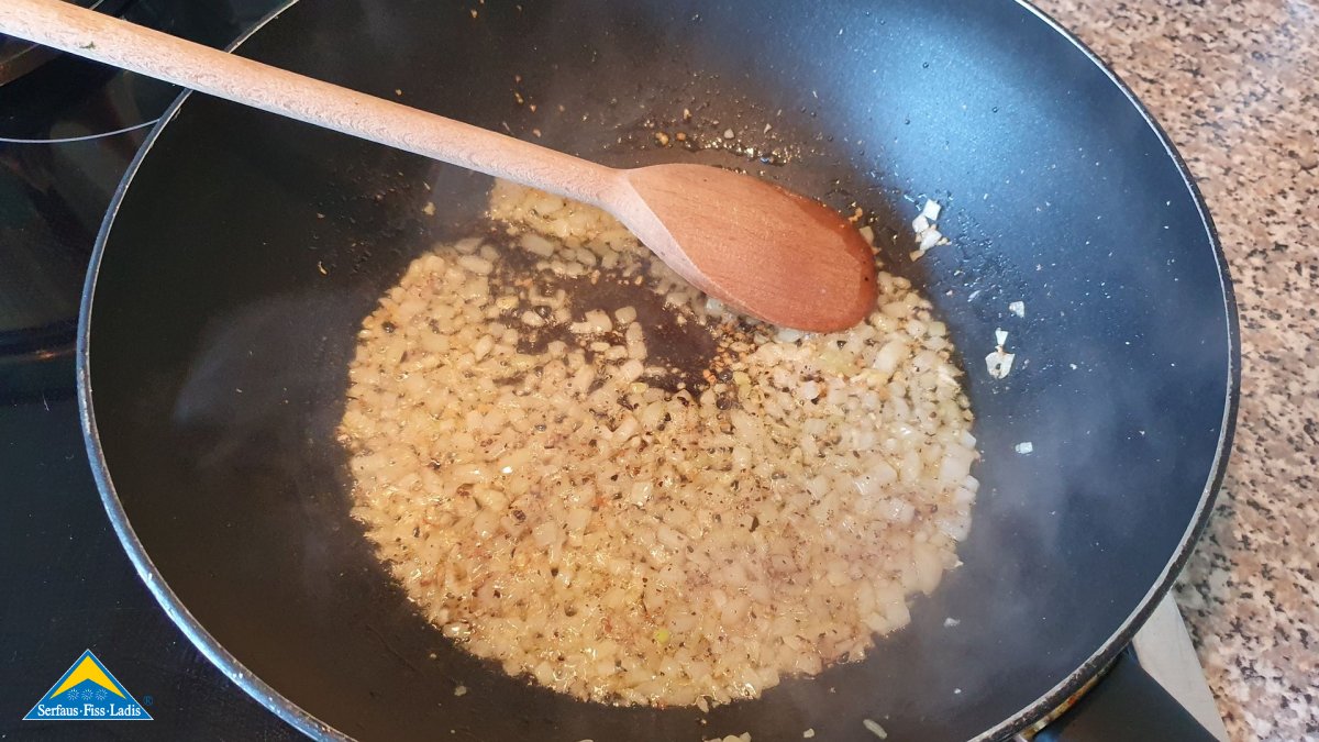 Einfache schnelle Rezepte Tirol Serfaus-Fiss-Ladis mit Teig Spinat Käse Rezepttipp Küchenchef Sportalm Matthias Müller | © Serfaus-Fiss-Ladis Marketing GmbH