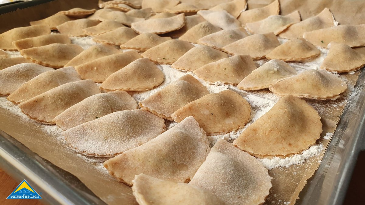 Gefüllte Teigtaschen Schlutzkrapfen selbstgemachter Teig Rezepttipp aus der Region Serfaus-Fiss-Ladis | © Serfaus-Fiss-Ladis Marketing GmbH