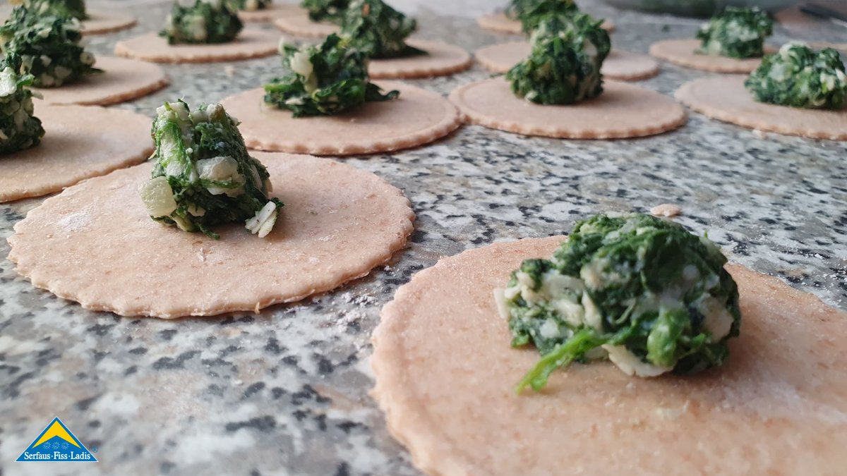 Rezepttipp Familienregion Serfaus-Fiss-Ladis Kulinarik Urlaub Schlutzkrapfen Küchenchef Matthias Müller Sportalm Bergrestaurant | © Serfaus-Fiss-Ladis Marketing GmbH