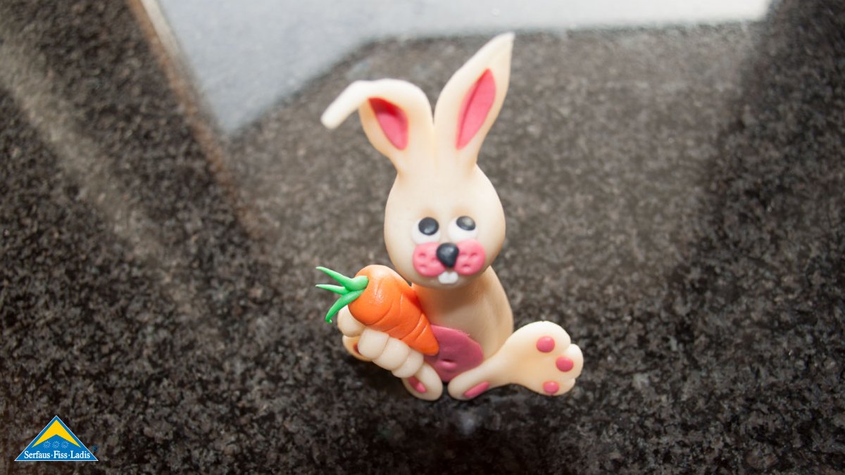 Kuchen Marzipanhasen Figuren formen einfache Anleitung Video Blog Familienregion Serfaus-Fiss-Ladis in Tirol | © Serfaus-Fiss-Ladis Marketing GmbH