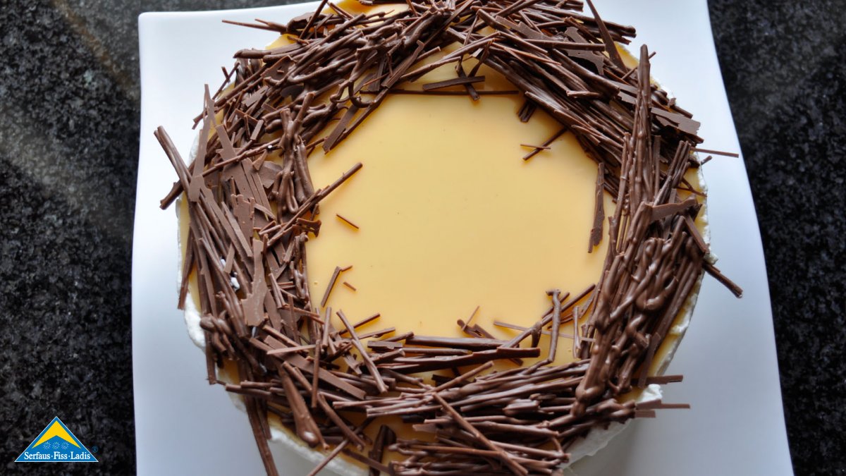 Kuchenrezept Ostern Schokoladennest Schokosplitter geraspelt Rezept Familienregion Serfaus-Fiss-Ladis in Tirol | © Serfaus-Fiss-Ladis Marketing GmbH