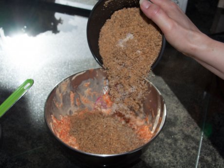 Ideen Kuchen zu Ostern mit Osterdeko Marzipanfiguren Einfaches Rezept Blog Serfaus-Fiss-Ladis | © Serfaus-Fiss-Ladis Marketing GmbH