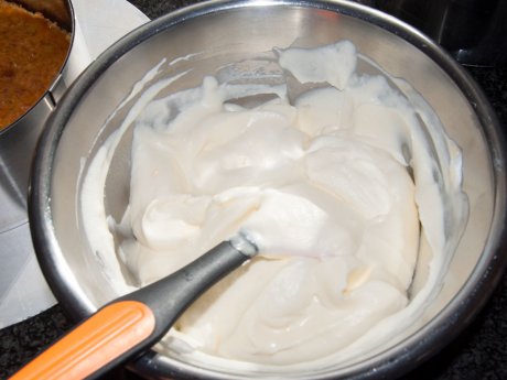 Kuchen mit Karotten und Nüssen Sahneschicht Einfaches Rezept schnell Familienregion Serfaus-Fiss-Ladis in Tirol | © Serfaus-Fiss-Ladis Marketing GmbH