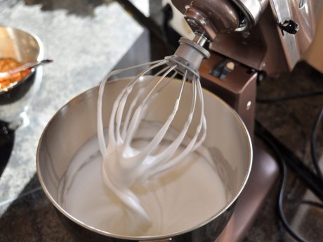 Saftiger Karottenkuchen mit Haselnüssen Eierlikör Sahne Anleitung Blog Serfaus-Fiss-Ladis in Tirol | © Serfaus-Fiss-Ladis Marketing GmbH