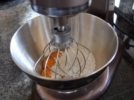 Anleitung Rezept Karottenkuchen mit Nüssen und Eierlikör aus Fisser Goggala Rezepttipp Familienregion Serfaus-Fiss-Ladis in Tirol | © Serfaus-Fiss-Ladis Marketing GmbH