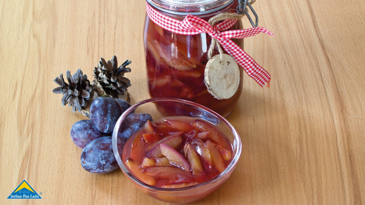 Rezepte Obst einlegen Kompott aus Zwetschken Kochbuch Sternenkinder Fiss Blog Familienregion Serfaus-Fiss-Ladis in Tirol | © Katholischer Familienverband Fiss