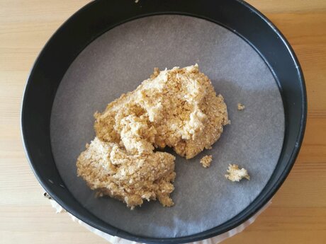 Einfacher Kuchen mit Haferflochenboden Topfencreme Rhabarber Rezept Lisa Marie Oestreich Blog Familienregion Serfaus-Fiss-Ladis | © Serfaus-Fiss-Ladis Marketing GmbH