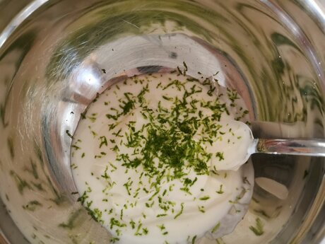 Einfache Tart mit Topfencreme und Rhabarber gepoppte Gerste Rezept Familienregion Serfaus-Fiss-Ladis Köchin Lisa Oestreich aus Fiss | © Serfaus-Fiss-Ladis Marketing GmbH